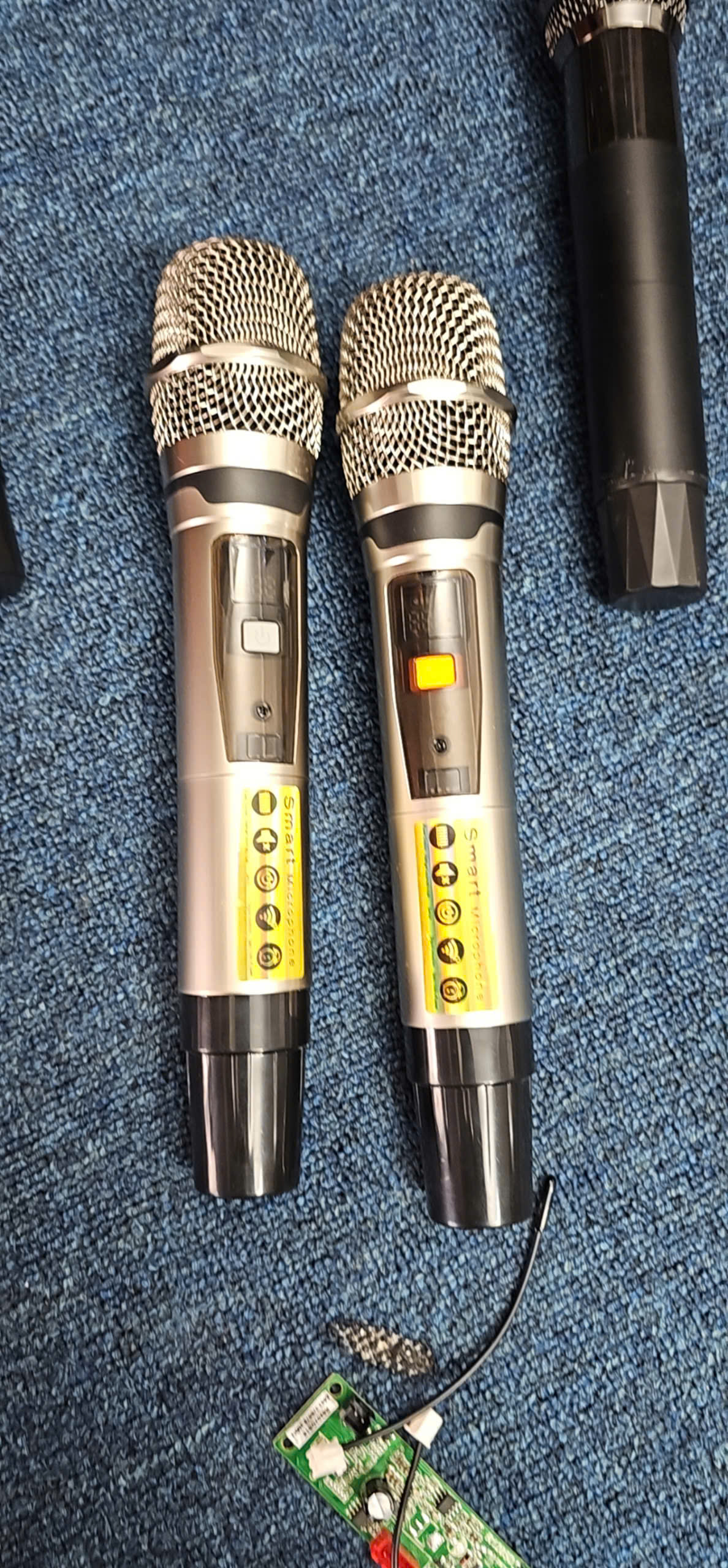 Micro kim loại sóng UHF UGX 23 cao cấp, hát nhẹ nhàng, chống hú hiệu quả, âm thanh rõ ràng, siêu bền, phù hợp cho mọi kh